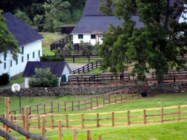 Aspen Dale Winery at The Barn